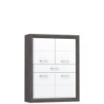 Opis Wysoka szafka wspaniale będzie prezentować się w salonie lub jadalni. Korpus mebla wykonany został w nowoczesnym odcieniu Ciemnoszarego Betonu, a fronty w połyskującej Bieli. Zewnętrzny wygląd komody dopełniają proste, metalowe uchwyty. Szafka posiada szufladę i cztery półki z płyty Posiada metalowe uchwyty z kolorze Chrom połysk Drzwiczki wyposażone są w system cichego domyku Szuflada wyposażona jest w samodomykające prowadnice Quadro Soft Close Maksymalne obciążenie półek to 5 kg Maksymalne obciążenie szuflady to 3 kg Montaż do ściany wymagany (okucia w zestawie) Cechy produktu Informacje logistyczne Instrukcje montażu Szafka ENXK421-C275 lafs-05