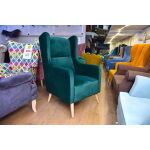 fotel agata w kolorze zielonym na nóżkach