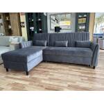 stylowy mały naroznik na nóżkach w kolorze szarym