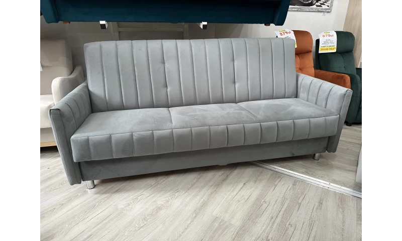 szara kanapa w pionowe pasy opti