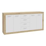 Opis Komoda z kolekcji BACCIO dopełni każde mieszkanie urządzone w stylu MODERN. Mebel posiada szuflady (4) i półki (2), dzięki czemu zmieścisz wszystkie niezbędne przedmioty. Na blacie komody wyeksponujesz zdjęcia, kwiaty i pamiątki rodzinne, a całą aranżację wnętrza możesz dodatkowo uzupełnić o pozostałe elementy kolekcji BACCIO. Komoda w efektowym połączeniu dekorów Dąb Artisan i Biały Mebel o wymiarach: szerokość 197.1 cm x wysokość 91.9 cm x głębokość 41 cm, z różnymi opcjami przechowywania Nóżki typu ślizgacz chronią podłogę przed zarysowaniami Maksymalne obciążenie blatu do 20 kg Maksymalne obciążenie półek do 15 kg Maksymalne obciążenie szuflad do 5 kg Szczegóły produktu Informacje logistyczne Instrukcje montażu i karty bezpieczeństwa produktu Komoda Indeks: BCCK251-C804 BRFK-06 BARTEK komoda dąb Artisan