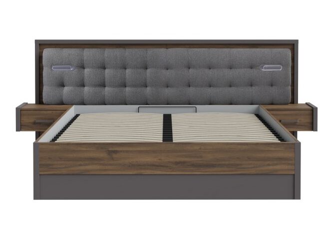 Opis Stelaż łóżka PEMBURY ze zintegrowanymi szafkami i oświetleniem stanowi idealną bazę wypoczynkową w Twojej sypialni. Możesz dopasować do niego stelaż i materac o powierzchni spania 180x200 cm. Wygodny, tapicerowany zagłówek zapewia ochronę ściany przed zabrudzeniem, zabezpiecza poduszkę przed spadaniem, a Tobie pozwoli się wygodnie oprzeć podczas lektury. Praktyczne szafki z szufladą będą idealnym schowkiem na leki i kosmetyki, ale też okulary i książkę. Mebel o szerokości 282,2 cm, wysokość z zagłówkiem 104 cm i głębokość 214,5 cm Łóżko stanowi połączenie dekorów Db Justus i Uni Wolfram szary Maksymalne obciążenie łóżka do 240 kg Regulacja wysokości mocowania materaca Szuflady wyposażone w prowadnice z cichym domykiem Łóżko z energooszczędnym oświetleniem LED Stelaż łóżka z szafkami posiada metalowe uchwyty krawędziowe w kolorze szarym Mebel osadzony na nóżkach typu ślizgacz Szczegóły produktu Informacje logistyczne Instrukcje montażu i karty bezpieczeństwa produktu Łóżko z pojemnikiem, oświetleniem i szafkami nocnymi 180x200 cm PEMBURY Dąb Justus/Grafit Indeks: DLCL5182B-M778 PUFŁ-08 PAULINA stelaż łóżka + szafki nocne